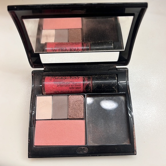 New Compact - Picture 4 of 4